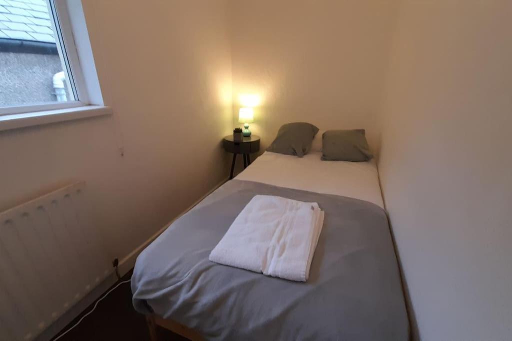 Spacious 4 Bedroom, Free Netflix, Central Location Cardiff Bagian luar foto