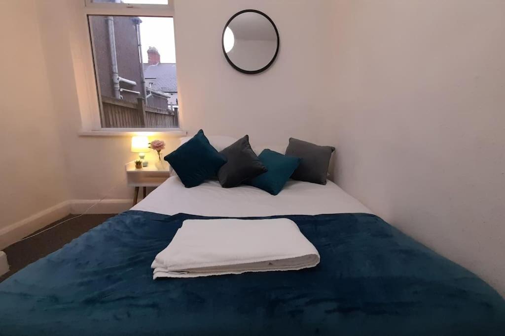 Spacious 4 Bedroom, Free Netflix, Central Location Cardiff Bagian luar foto