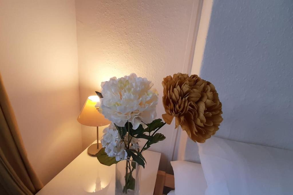 Spacious 4 Bedroom, Free Netflix, Central Location Cardiff Bagian luar foto