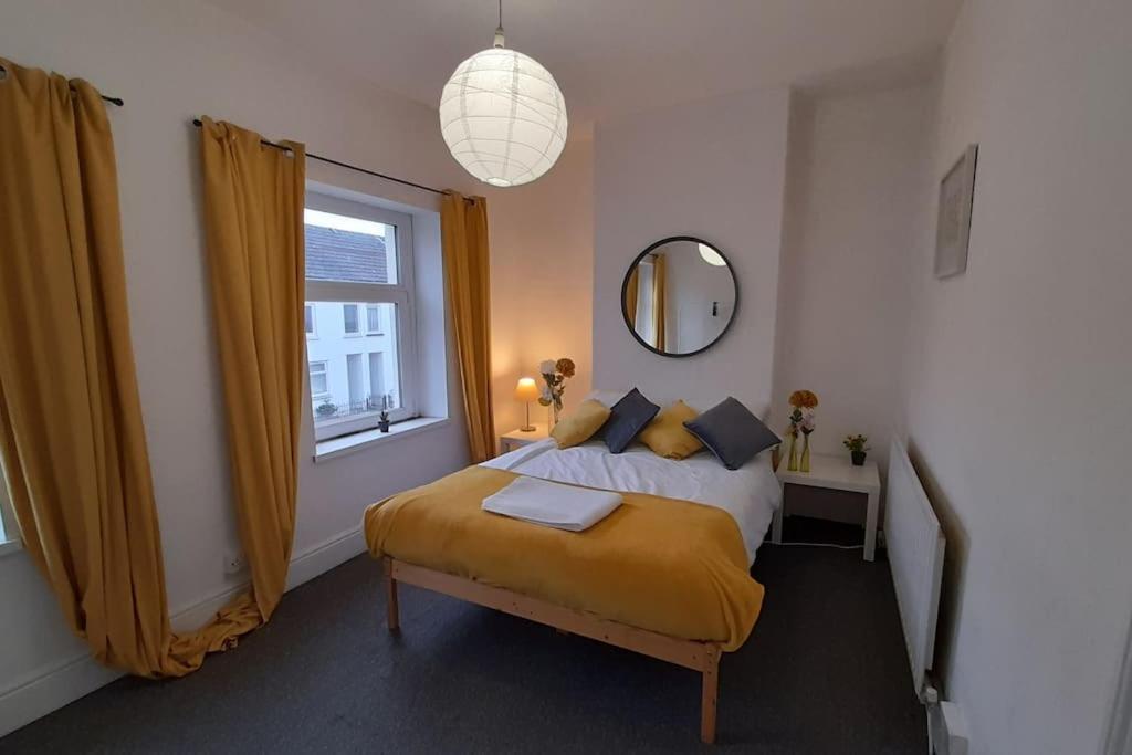 Spacious 4 Bedroom, Free Netflix, Central Location Cardiff Bagian luar foto