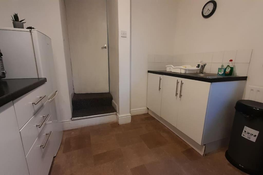 Spacious 4 Bedroom, Free Netflix, Central Location Cardiff Bagian luar foto