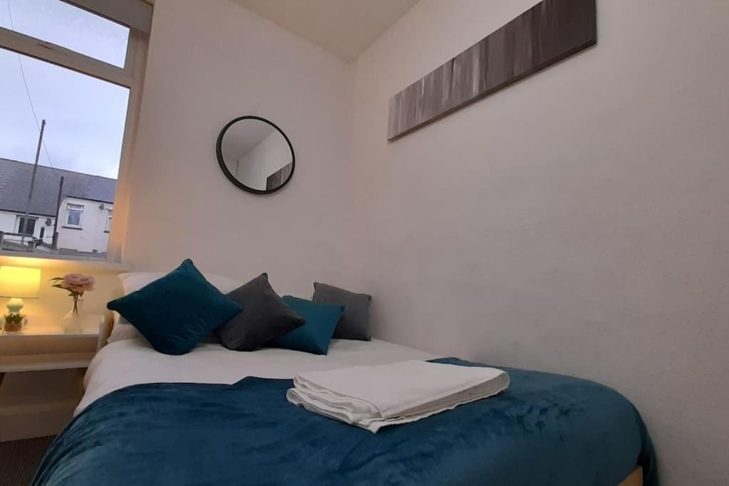 Spacious 4 Bedroom, Free Netflix, Central Location Cardiff Bagian luar foto
