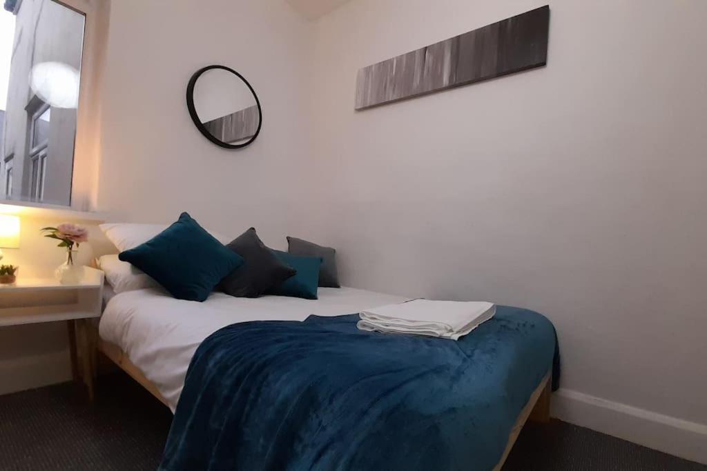 Spacious 4 Bedroom, Free Netflix, Central Location Cardiff Bagian luar foto